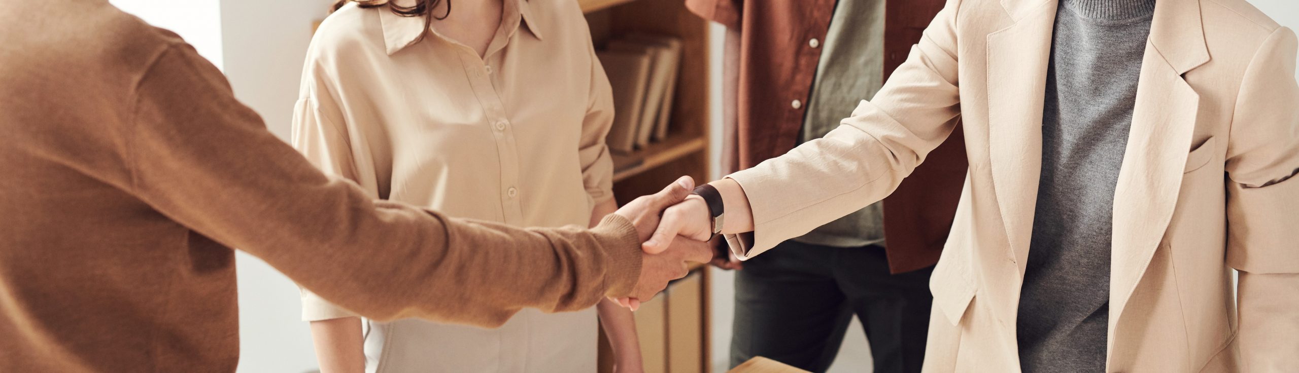 A origem do aperto de mãos